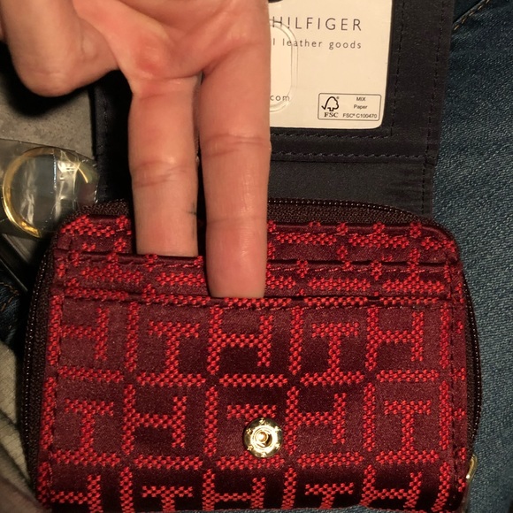 🇺🇸2/$20 Tommy Hilfiger wallet NWT
Or $20 individually - Picture 3 of 7
